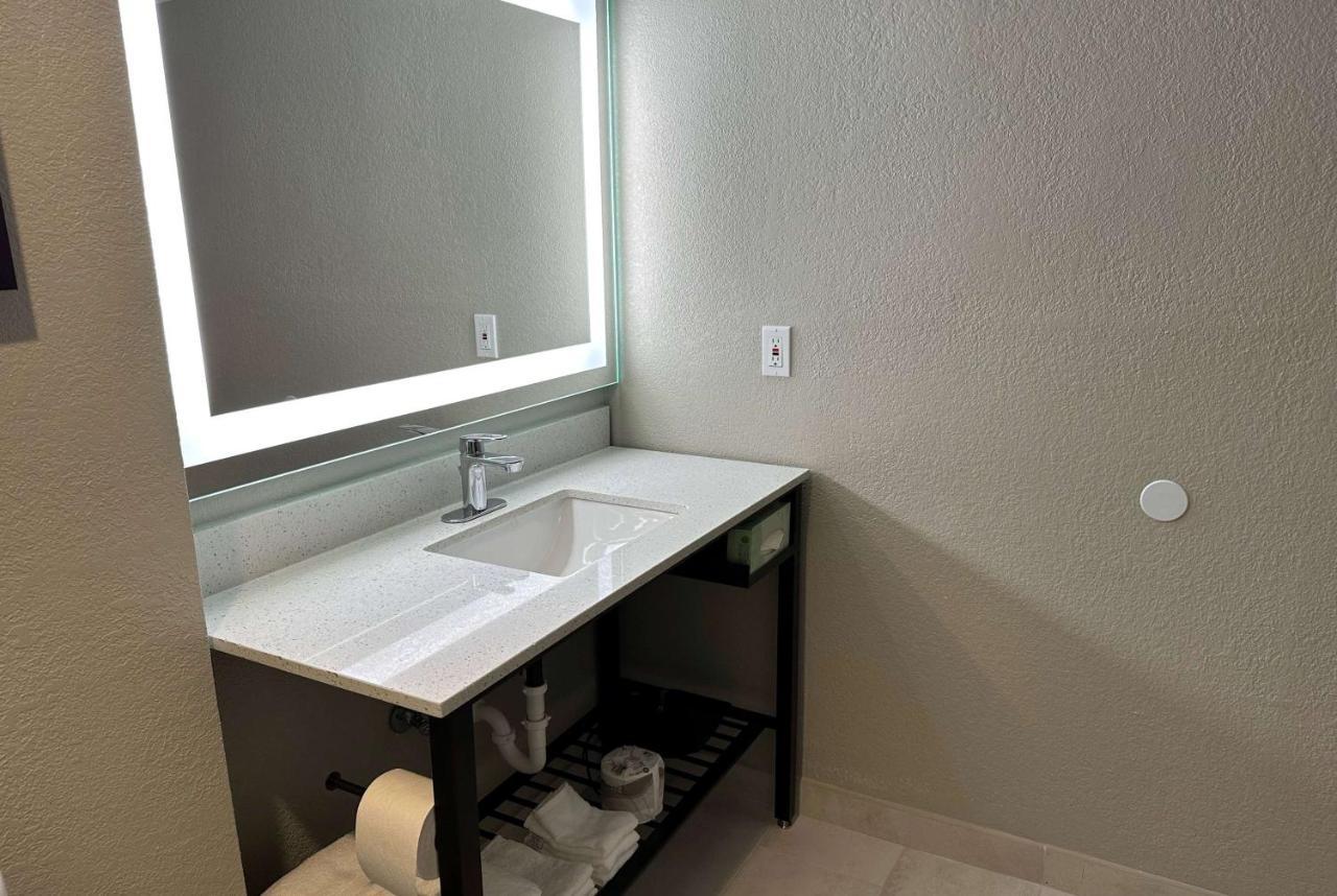 La Quinta Inn By Wyndham Huntsville Research Park Buitenkant foto