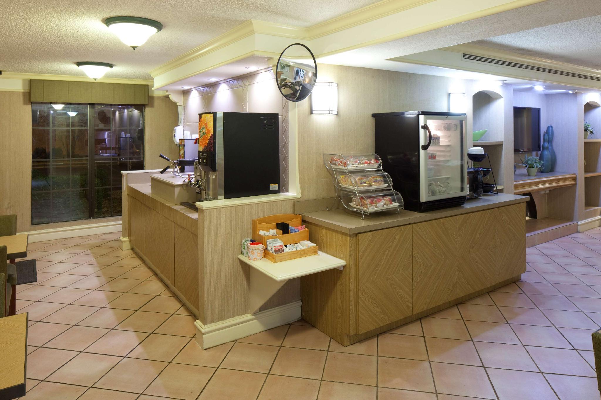 La Quinta Inn By Wyndham Huntsville Research Park Buitenkant foto