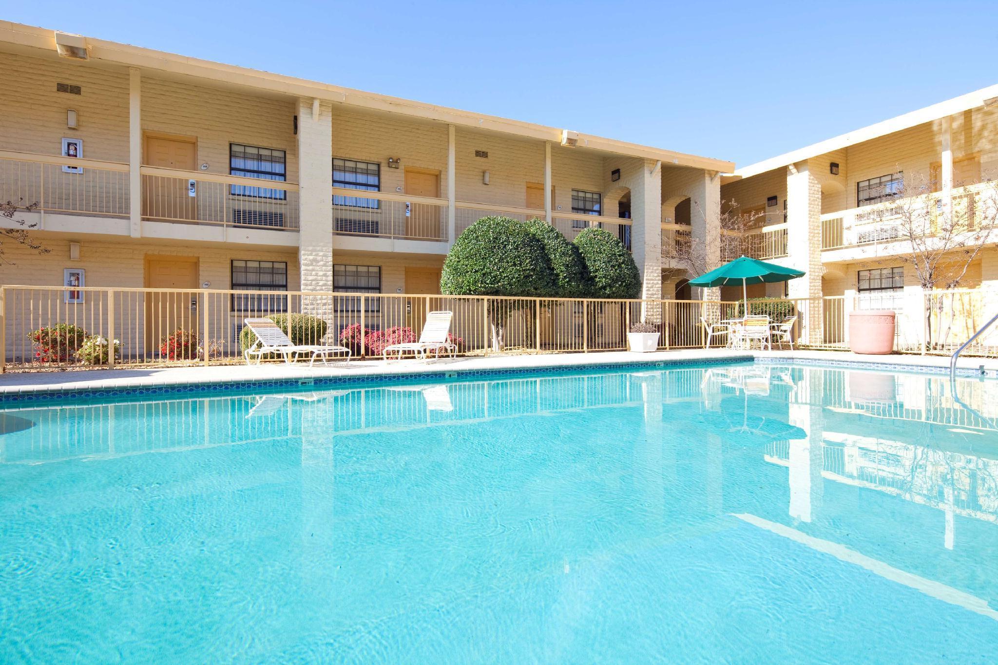 La Quinta Inn By Wyndham Huntsville Research Park Buitenkant foto