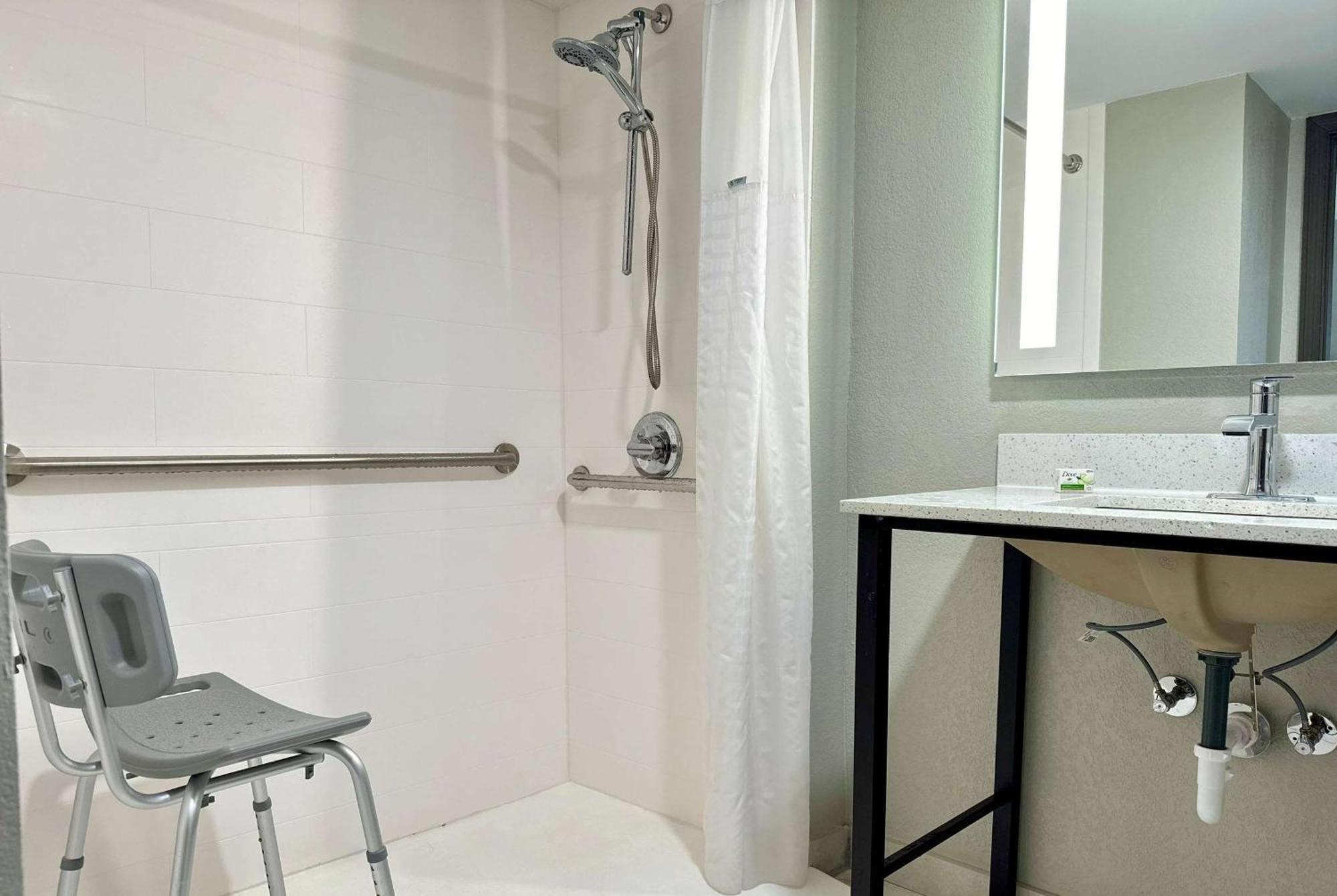 La Quinta Inn By Wyndham Huntsville Research Park Buitenkant foto