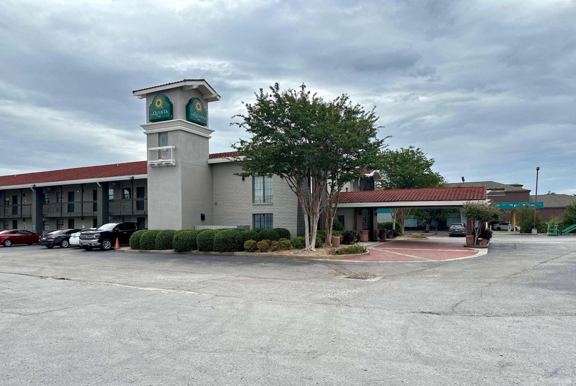 La Quinta Inn By Wyndham Huntsville Research Park Buitenkant foto