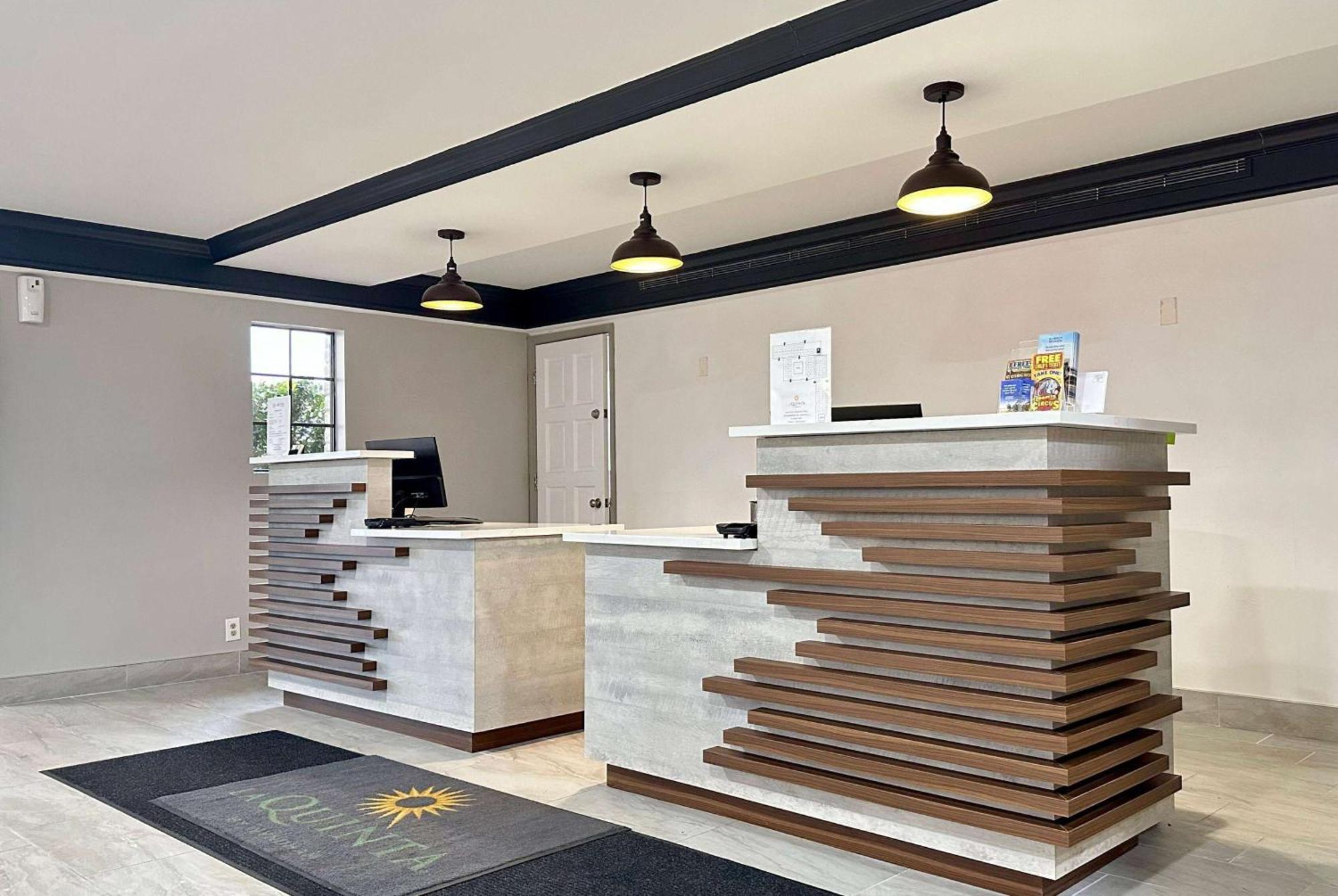 La Quinta Inn By Wyndham Huntsville Research Park Buitenkant foto