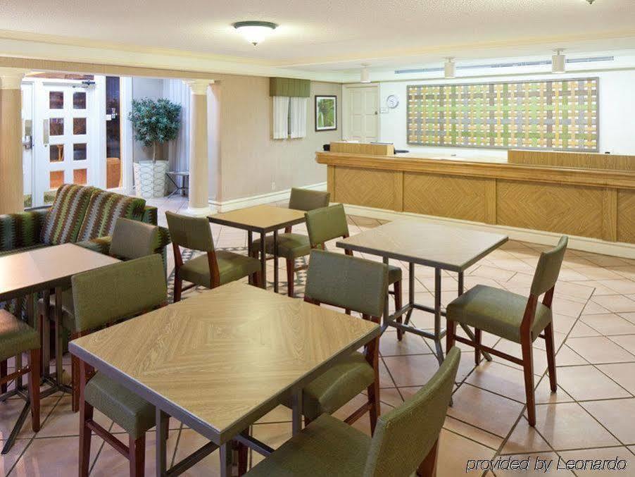 La Quinta Inn By Wyndham Huntsville Research Park Buitenkant foto